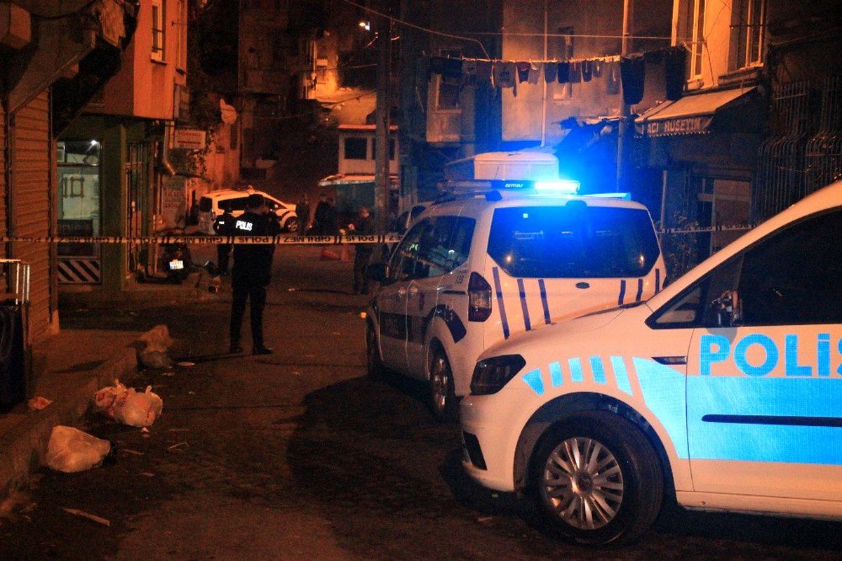 Beyoğlu\'nda tartışmada silahlar konuştu: 1 yaralı