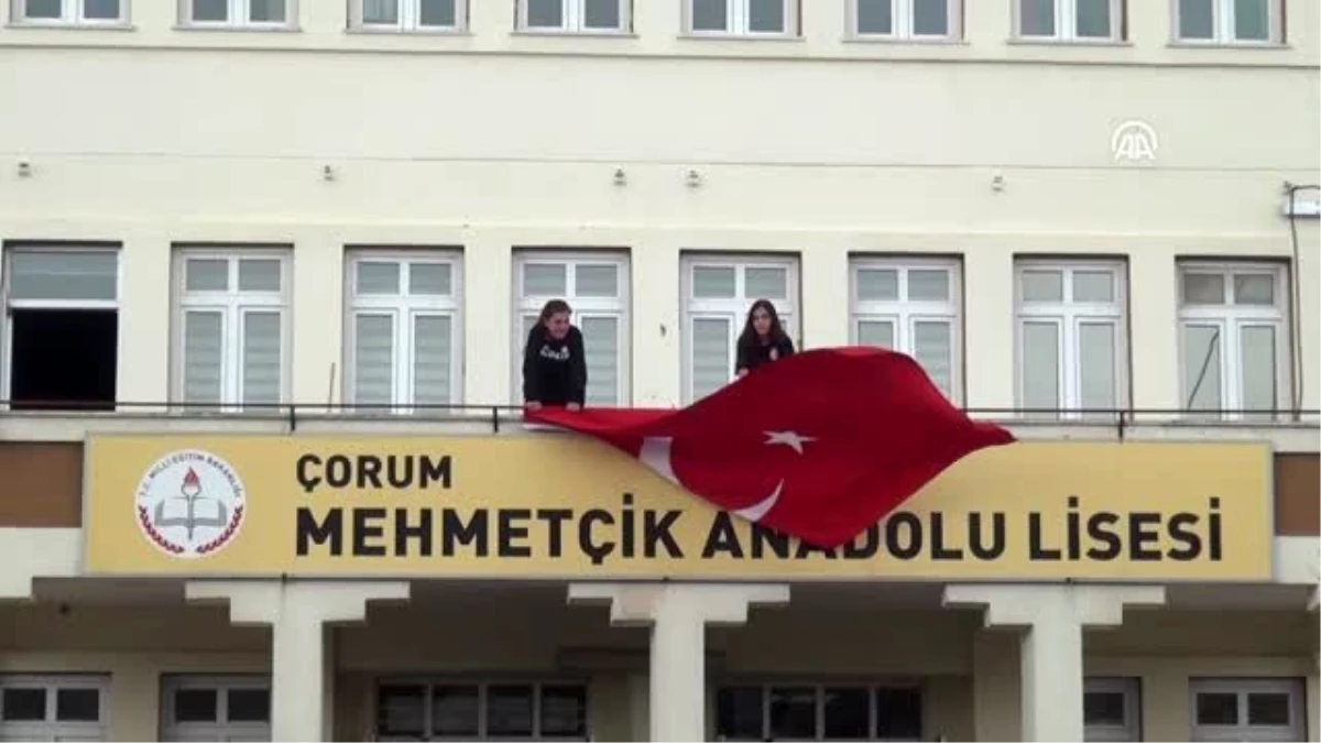 Bin 200 öğrenciden Mehmetçiğe "komando andı" ile selam