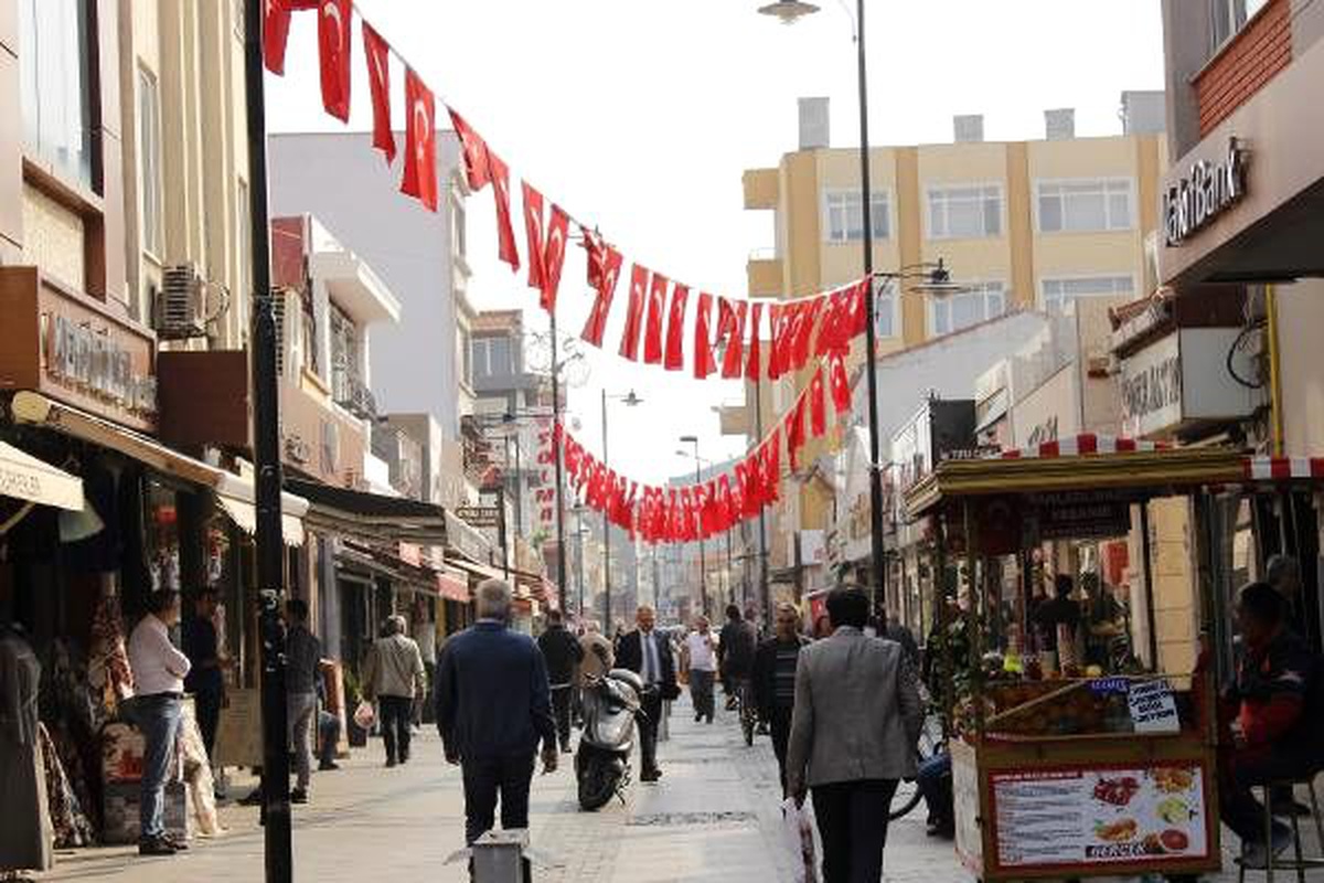 Çanakkale\'de kuyumculardan Barış Pınarı Harekatı\'na Türk bayraklı destek