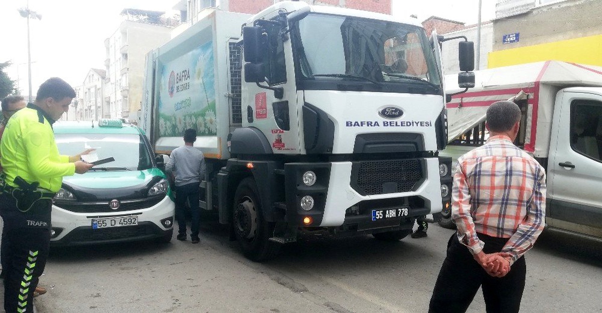 Çöp aracının çarptığı yaya ölümden döndü