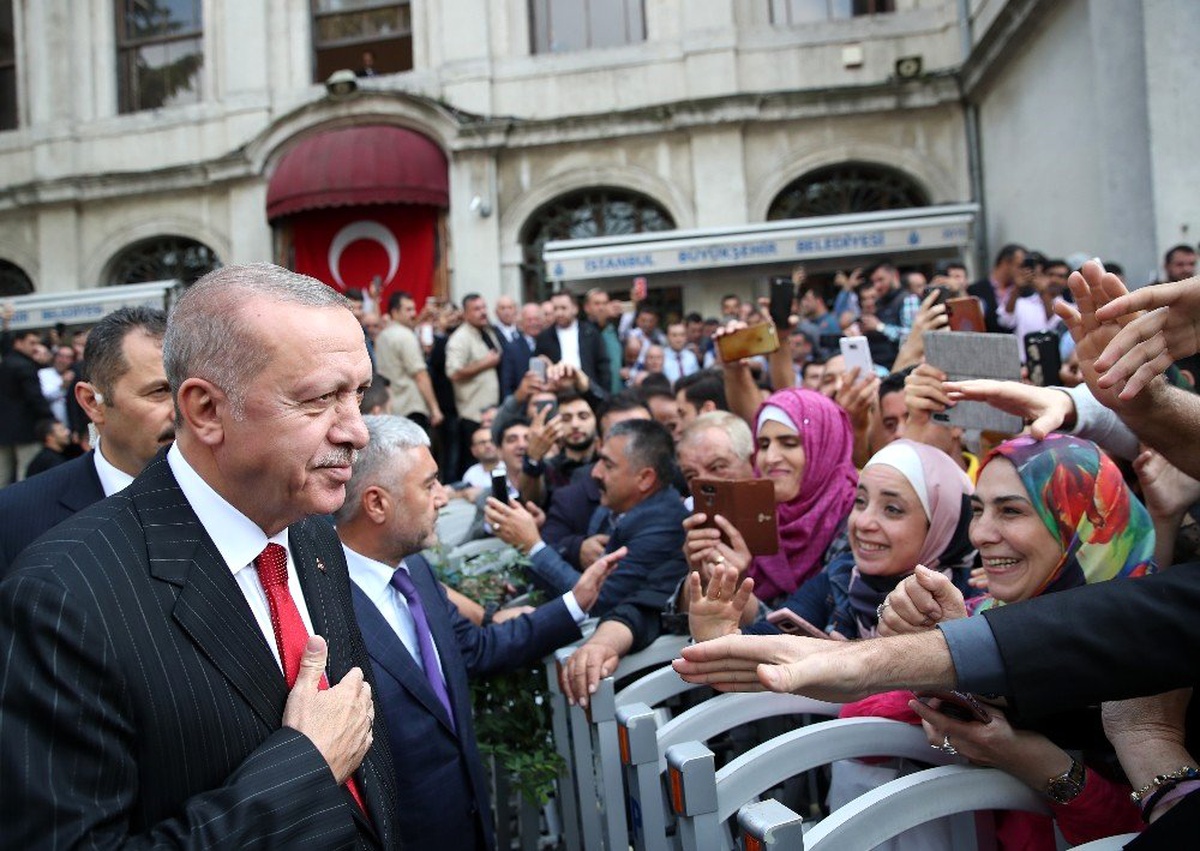 Cumhurbaşkanı Erdoğan, cuma namazını Dolmabahçe\'de kıldı