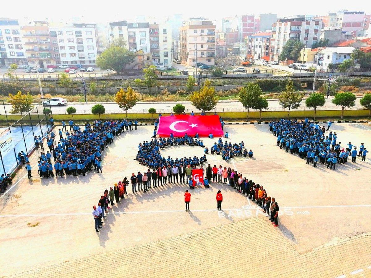 Dev Türk bayrağı açıp Mehmetçiğe destek verdiler