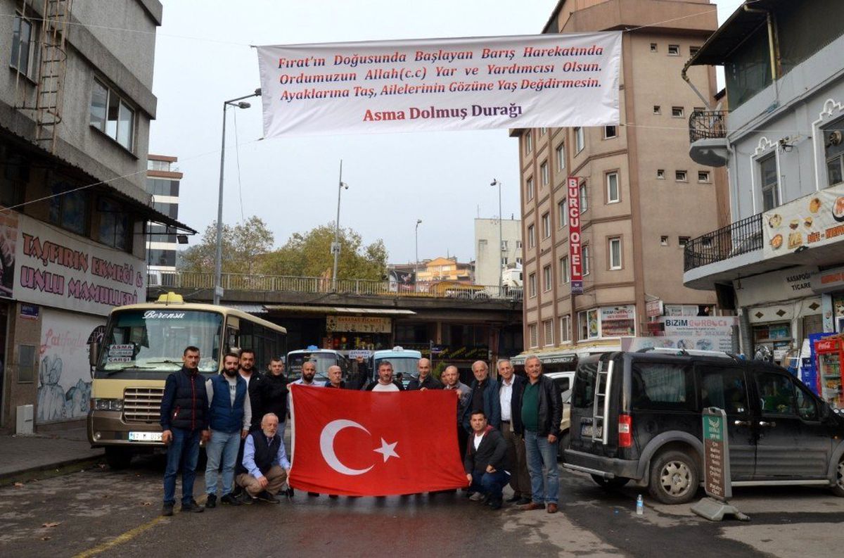 Dolmuşçulardan Mehmetçik\'e destek selamı