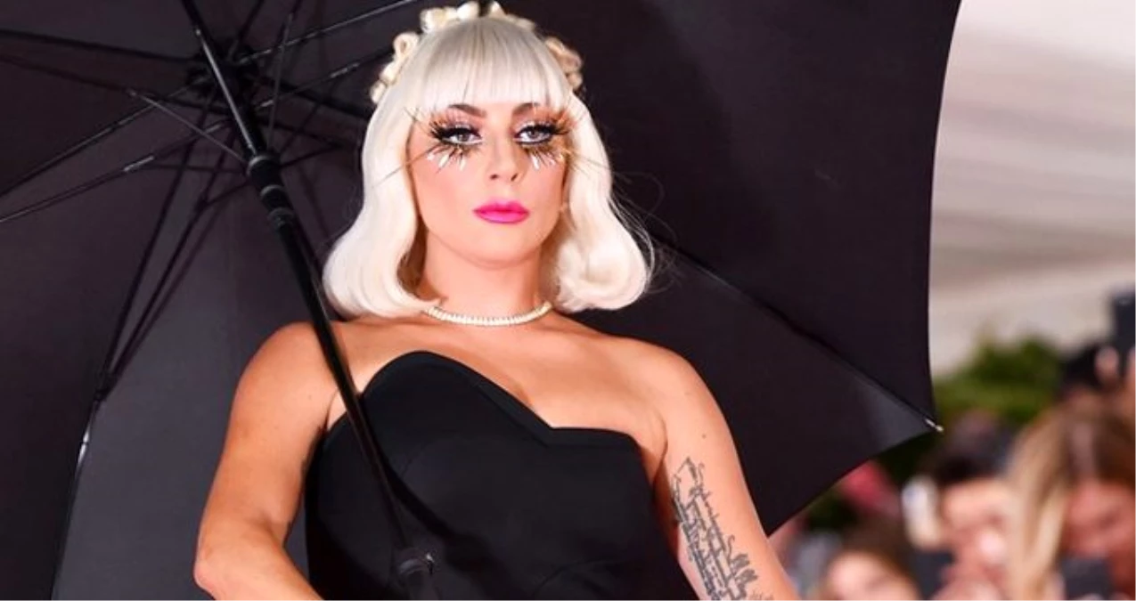 Dünyaca ünlü şarkıcı Lady Gaga\'dan çırılçıplak küvet pozu