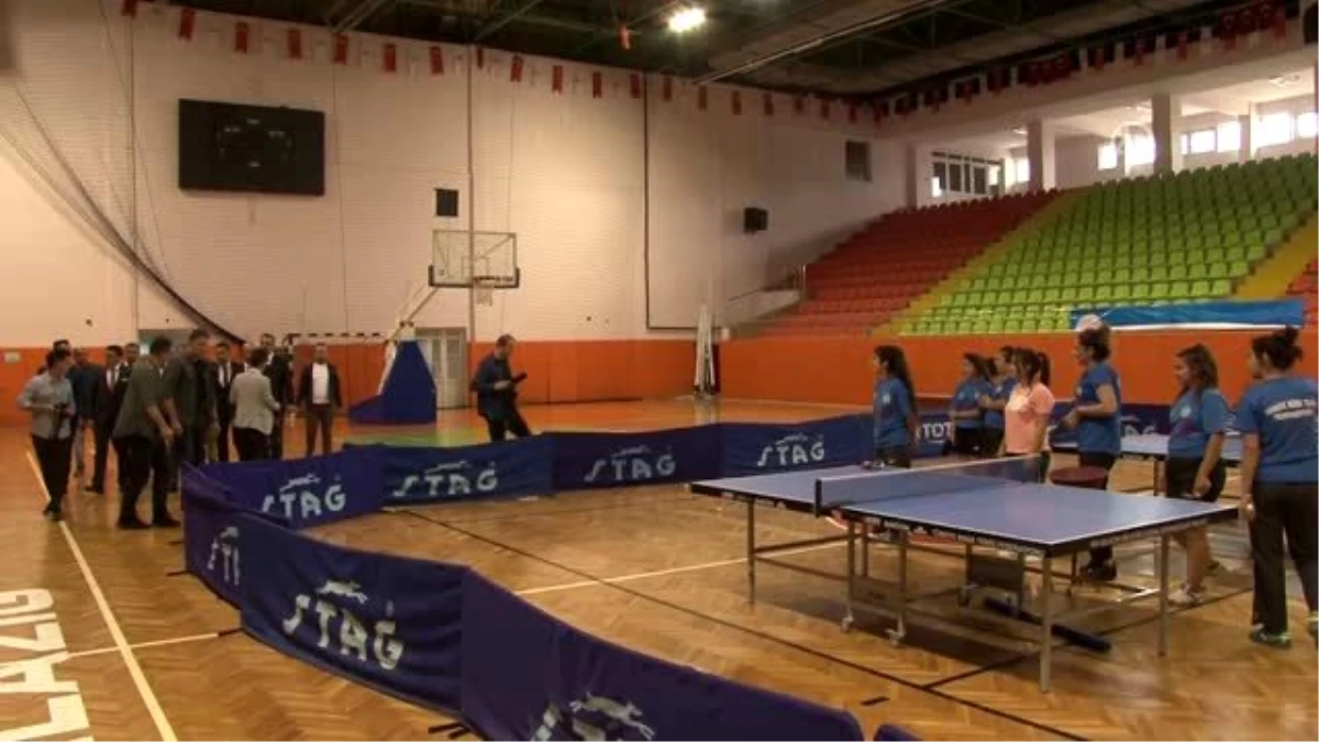 Elazığ\'da sporculara masa tenisi desteği