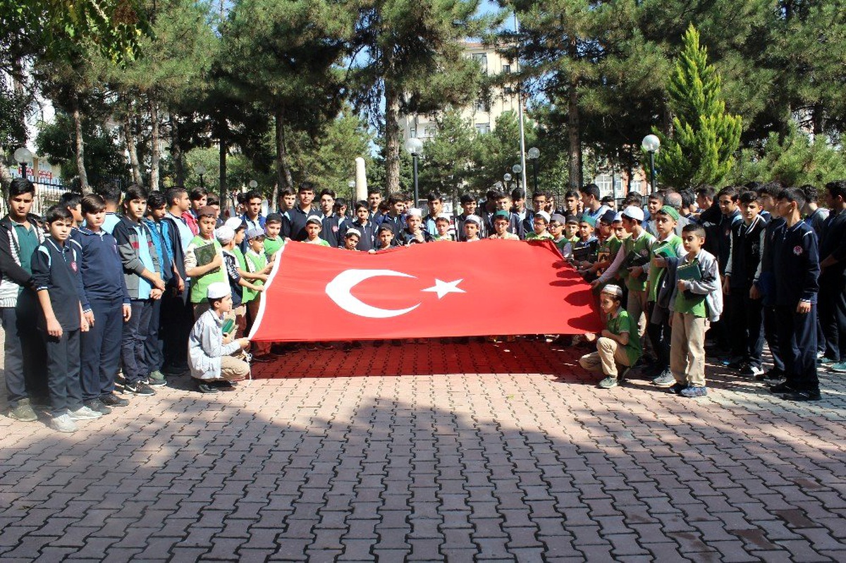 Elazığlı öğrencilerden \'Barış Pınarı Harekatına\' destek