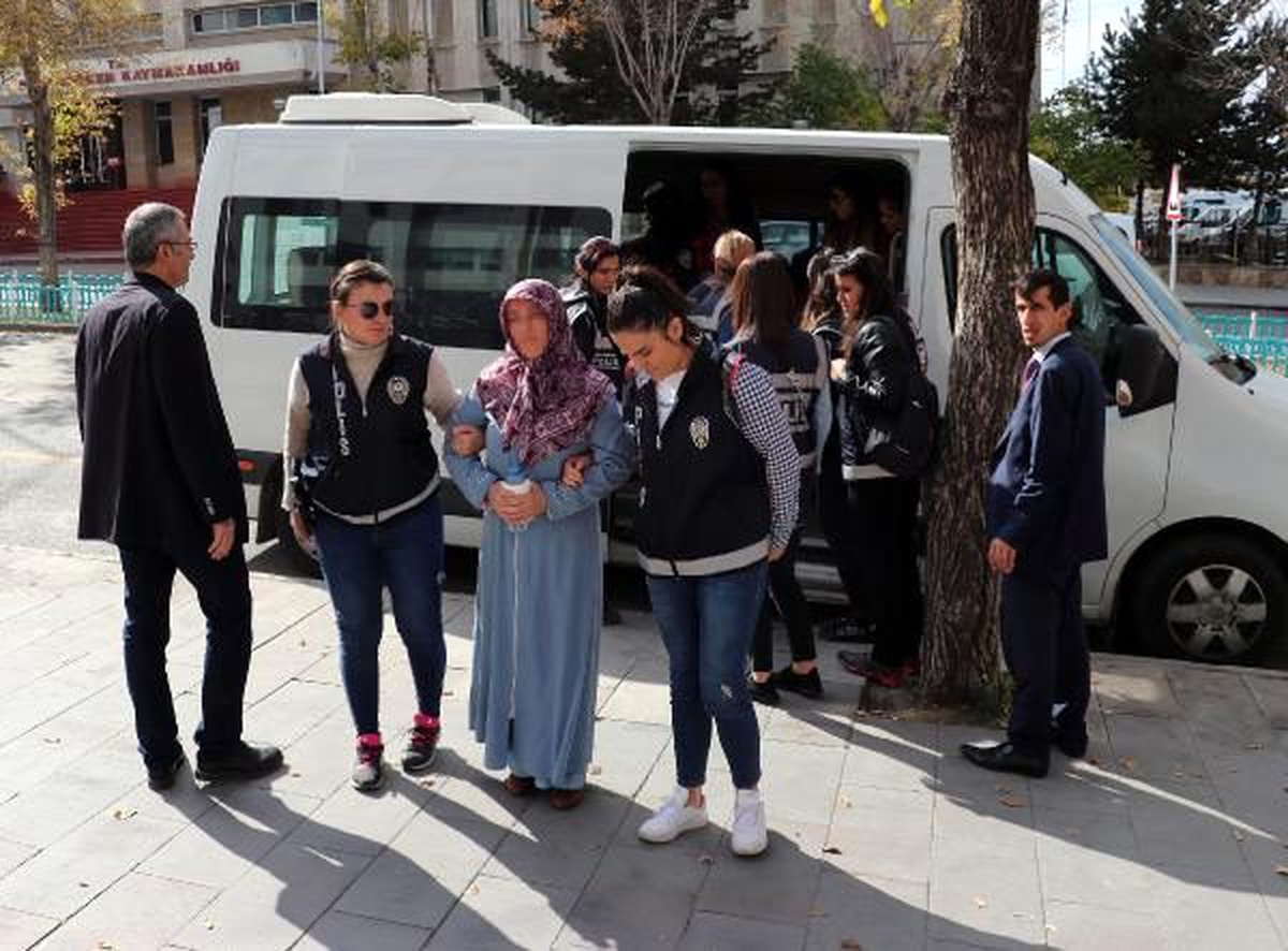 Erzurum\'da FETÖ\'nün kadın yapılanmasında gözaltına alınanlar adliyede