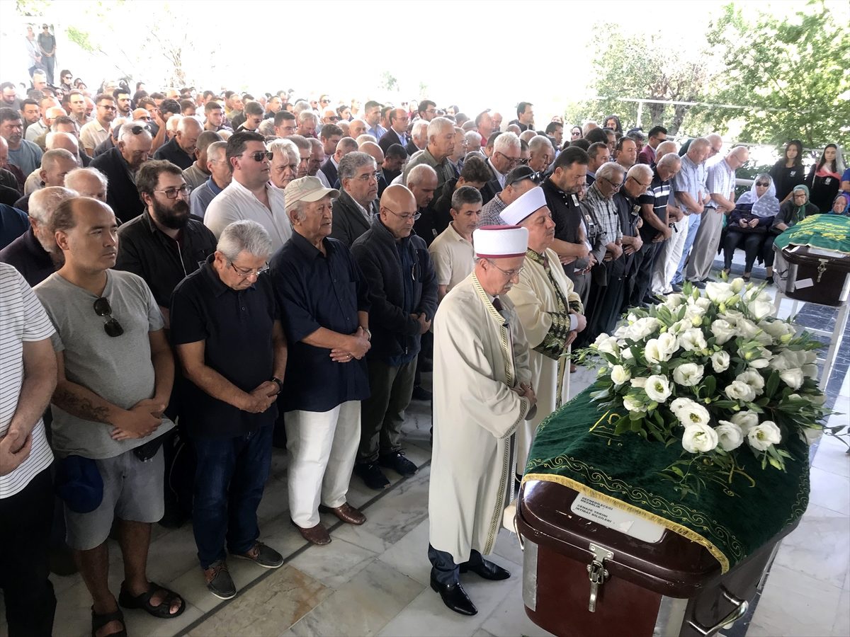 Eski AA çalışanlarından Adnan Çağlayan\'ın cenazesi toprağa verildi