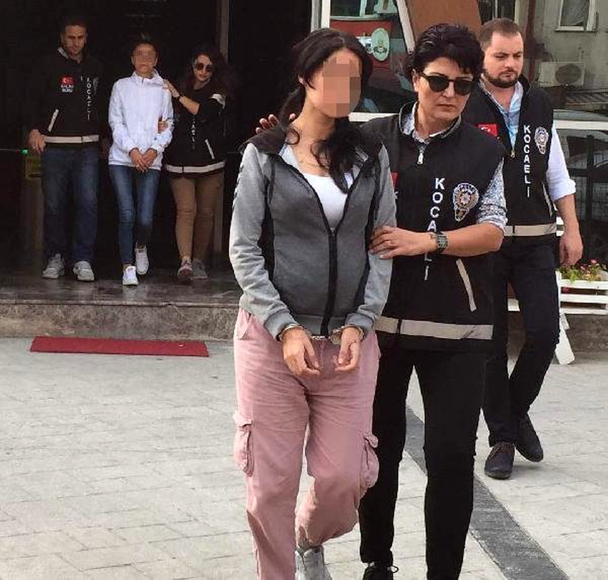 Fuhuş operasyonunda gelin ve görümce gözaltına alındı
