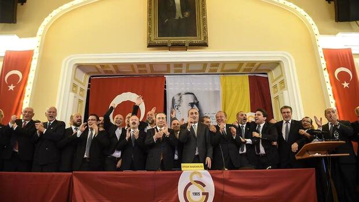 Galatasaray\'da üyelik oyunları