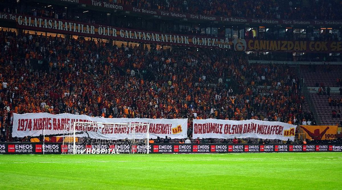 Galatasaray taraftarlarından Barış Pınarı Harekatı\'na destek
