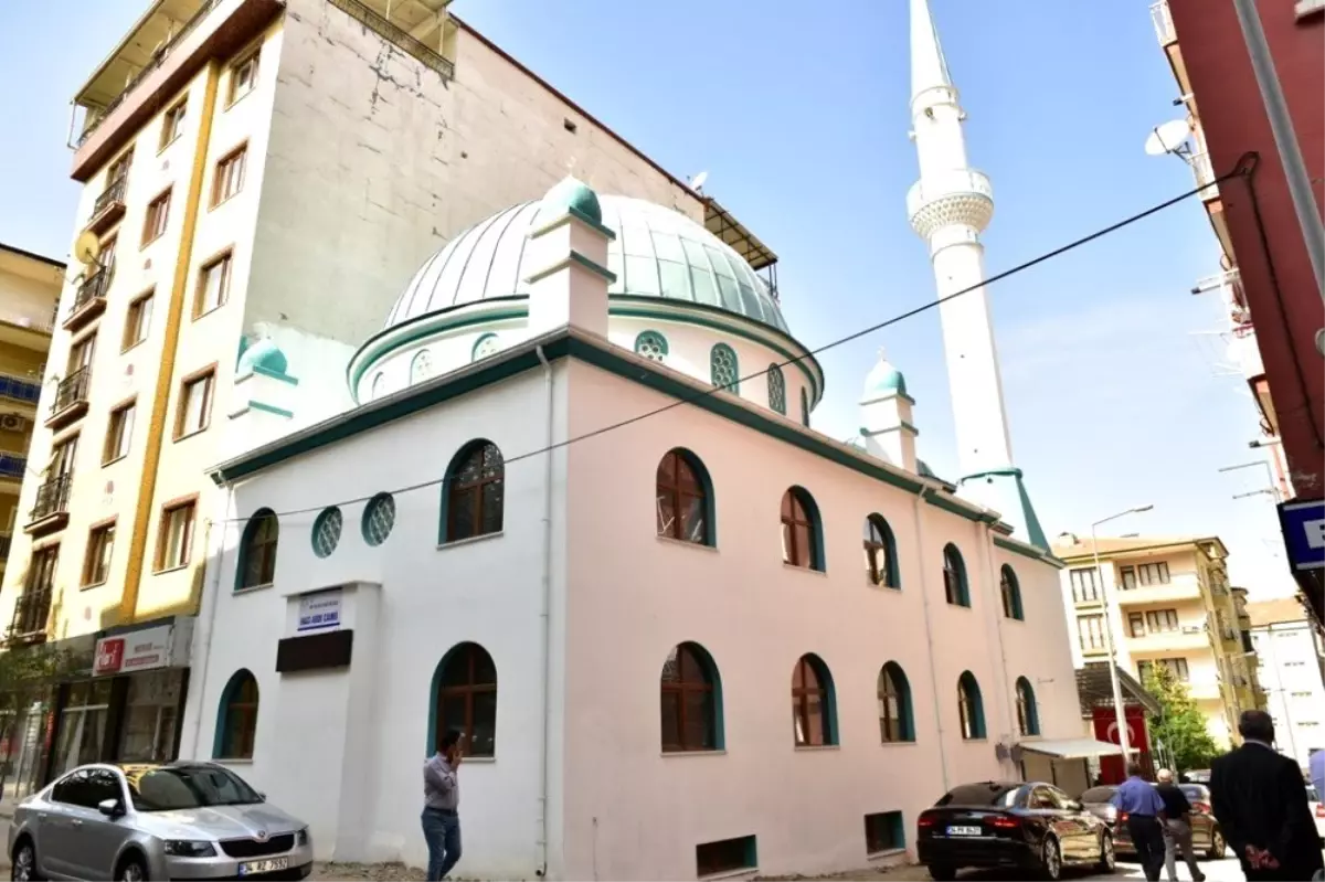 Hacı Abdi Cami, törenle ibadete açıldı