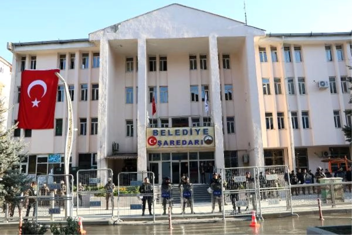 HDP\'li başkanları tutuklanan Hakkari ve Yüksekova belediyelerine görevlendirme(2)