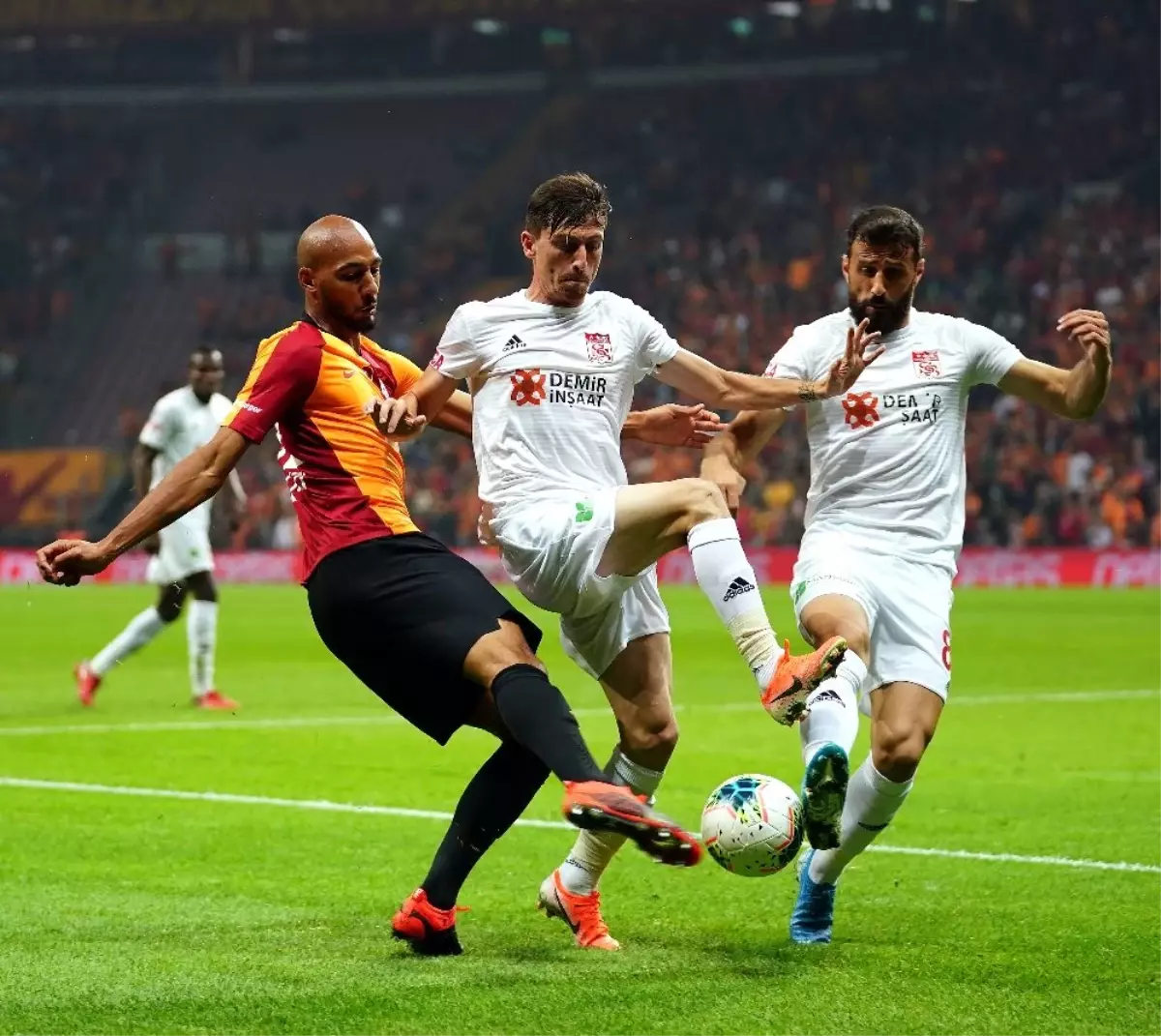 İlk yarıda 2 gol var