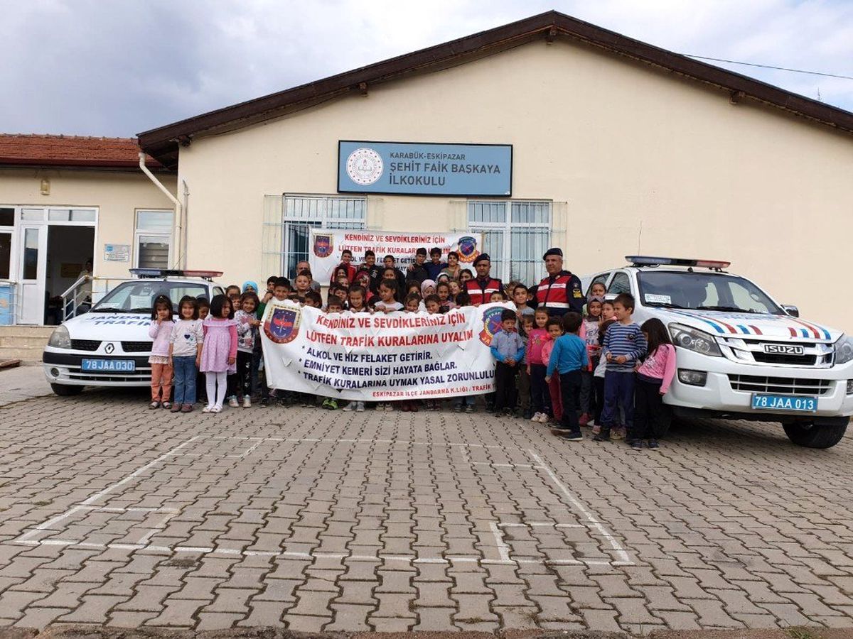 Jandarma\'dan öğrencilere trafik dersi