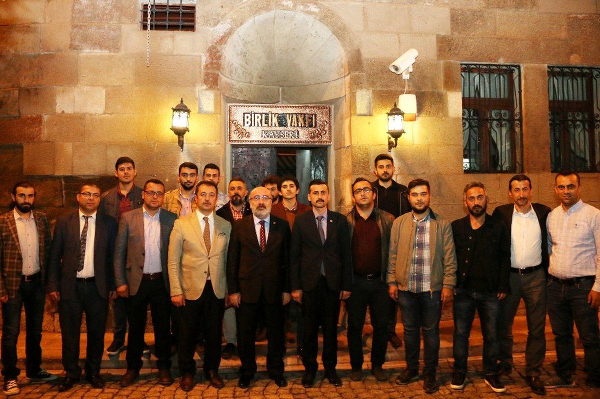 KAYÜ Rektörü Prof. Dr. Kurtuluş Karamustafa, Genç Birlik Vakfı\'nın Ekim Ayı Dost Meclisi Konuğu Oldu