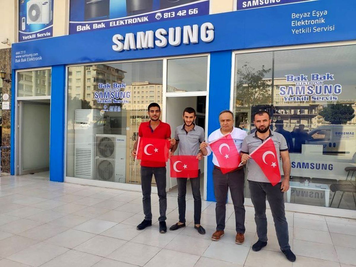 KESOB esnafa bayrak dağıttı
