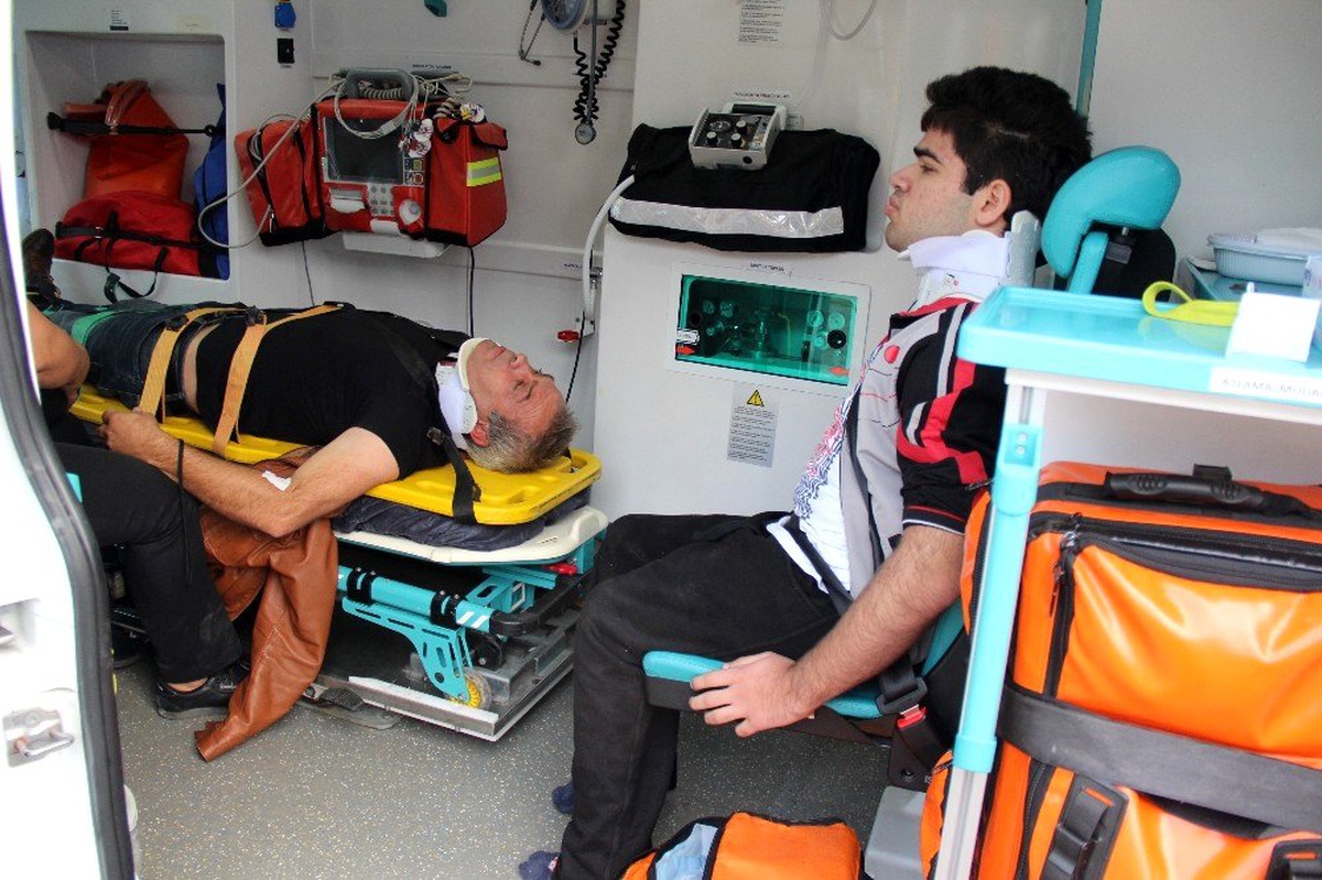 Kocaeli\'de 2 otomobil çarpıştı: 4 yaralı
