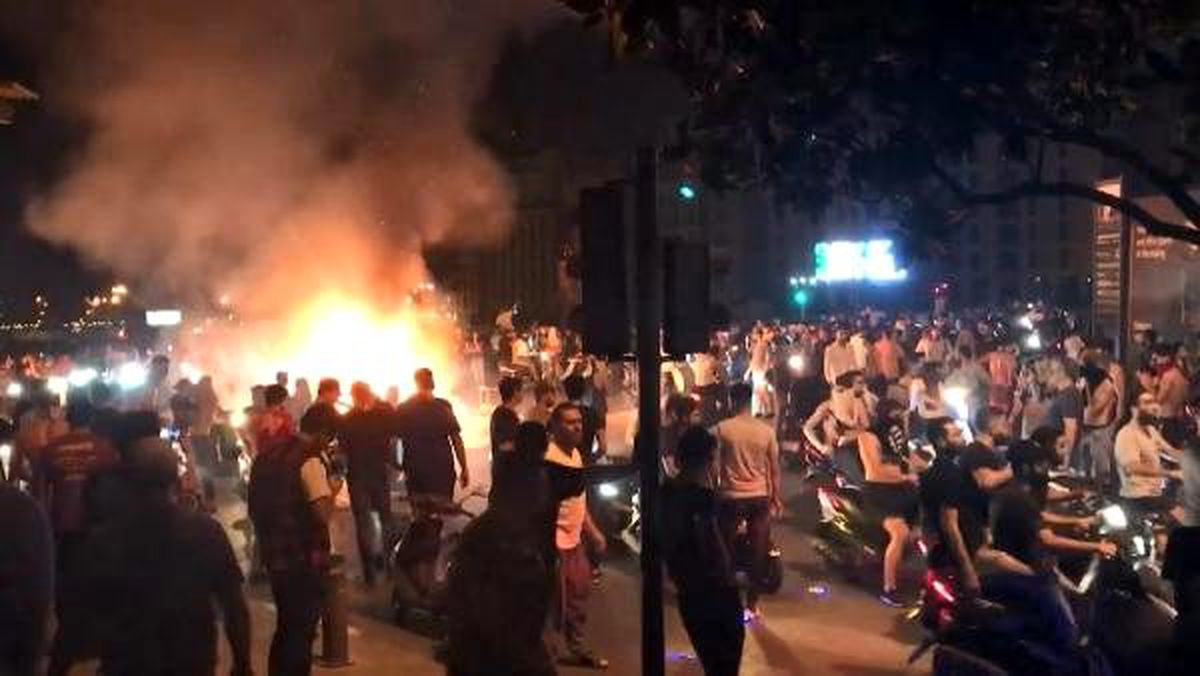 Lübnan\'da, hükümet karşıtı protestolarda 2 kişi öldü