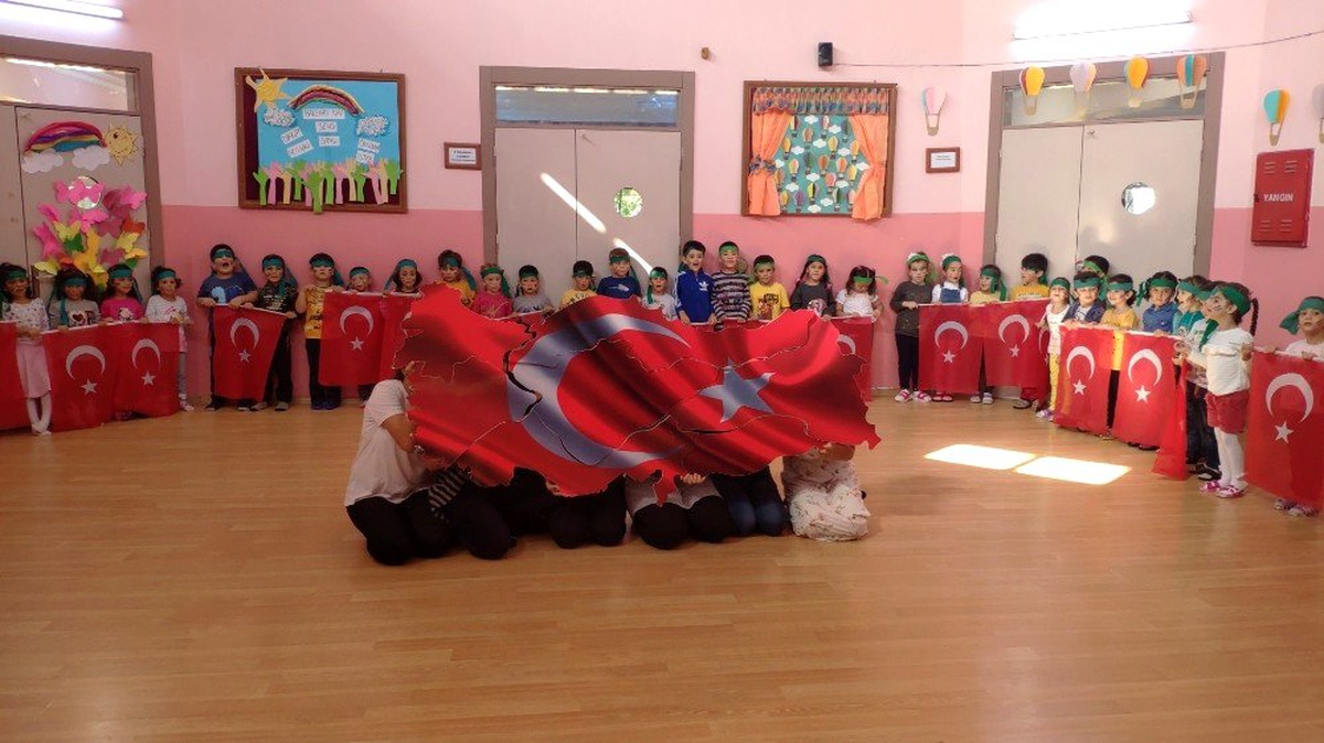 Minik komandolardan Mehmetçiklere selam