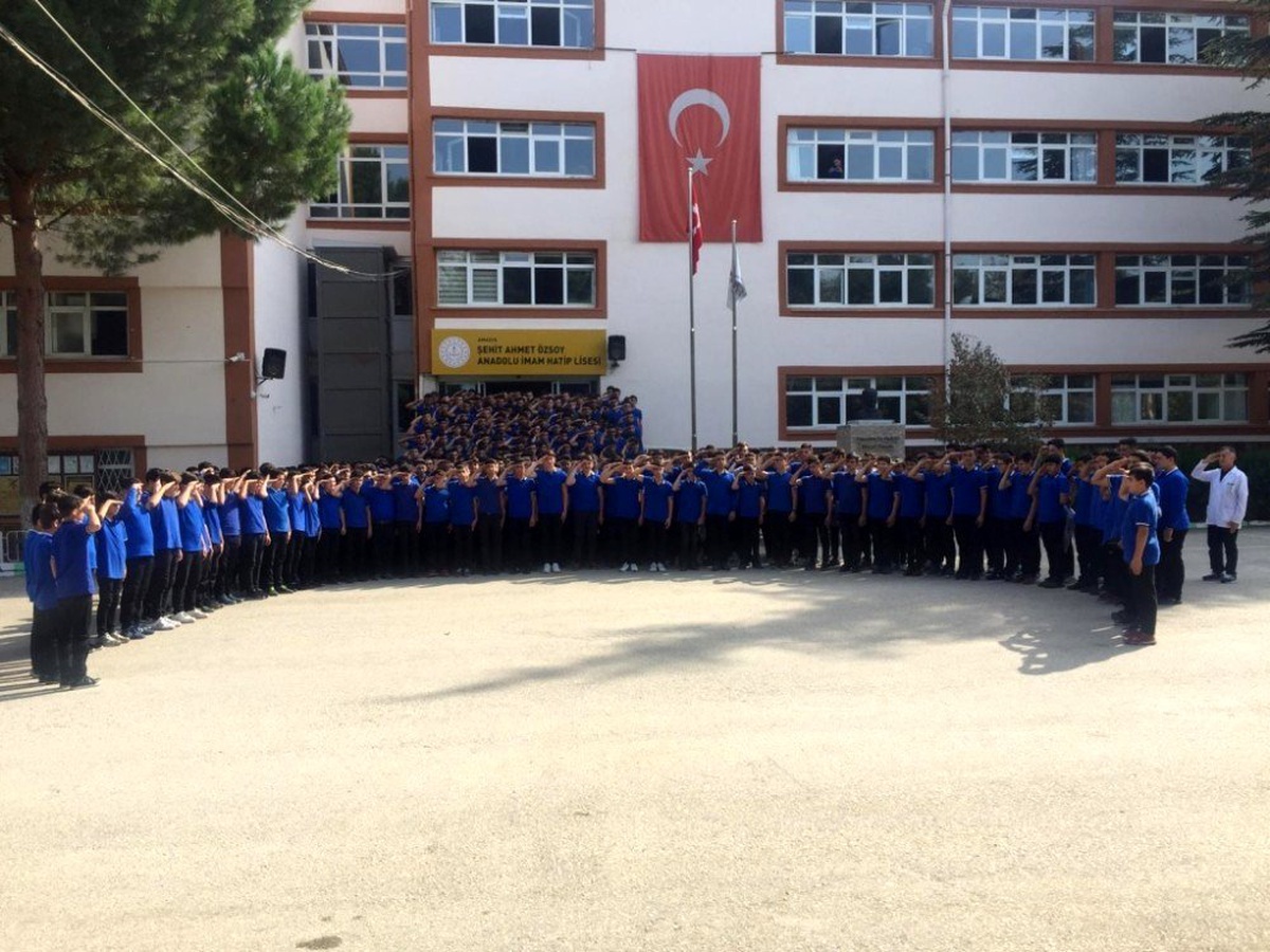 Öğrencilerden Mehmetçiğe asker selamı ve dualı destek
