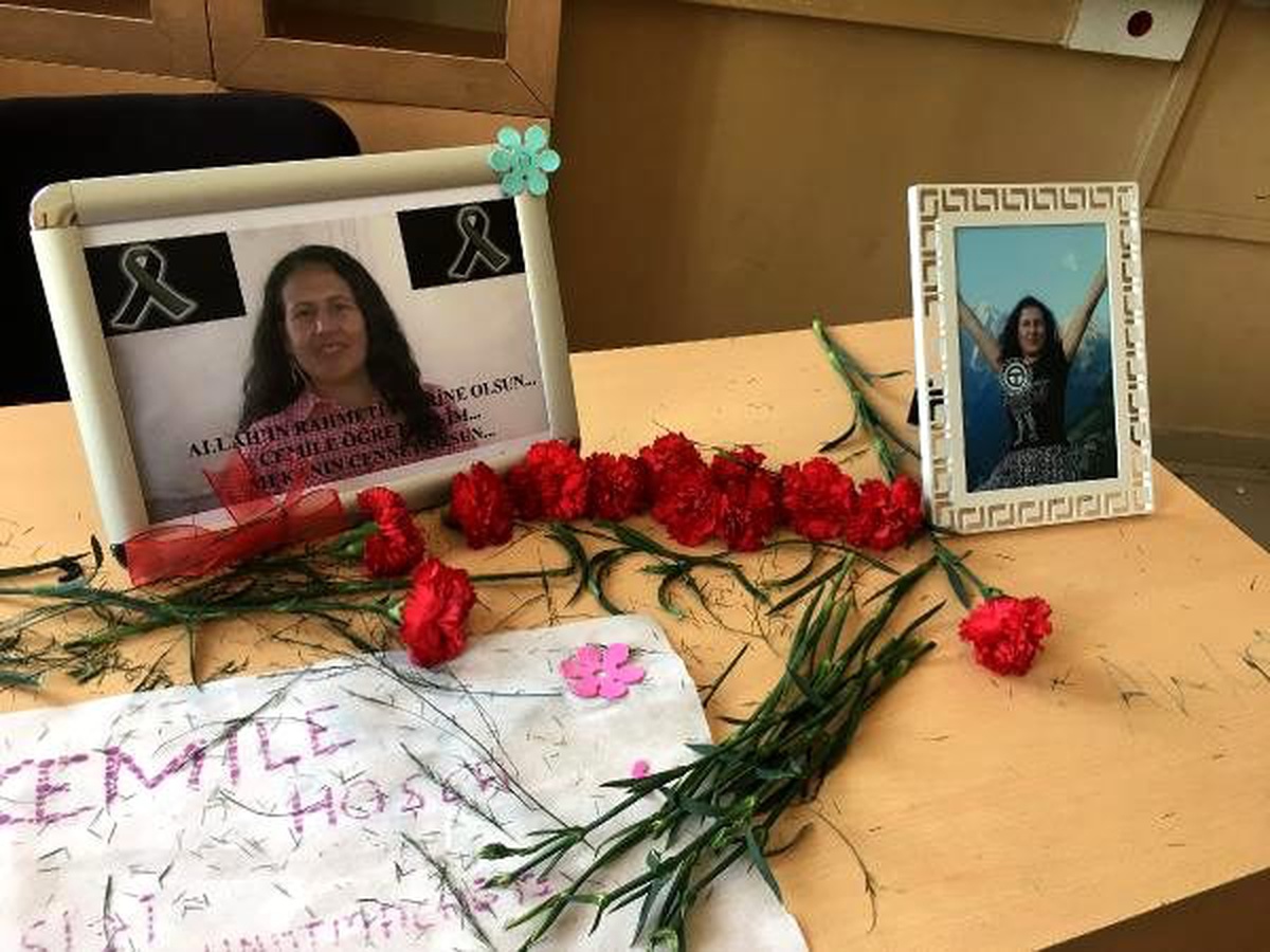 Öğrencileri Cemile öğretmeni gözyaşlarıyla andı