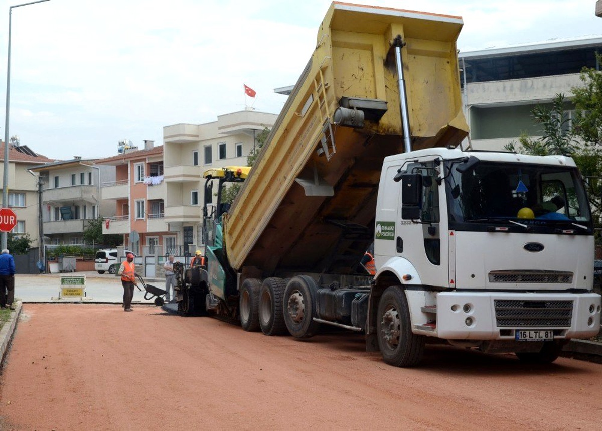 Osmangazi\'de cadde ve sokaklar asfaltlanıyor