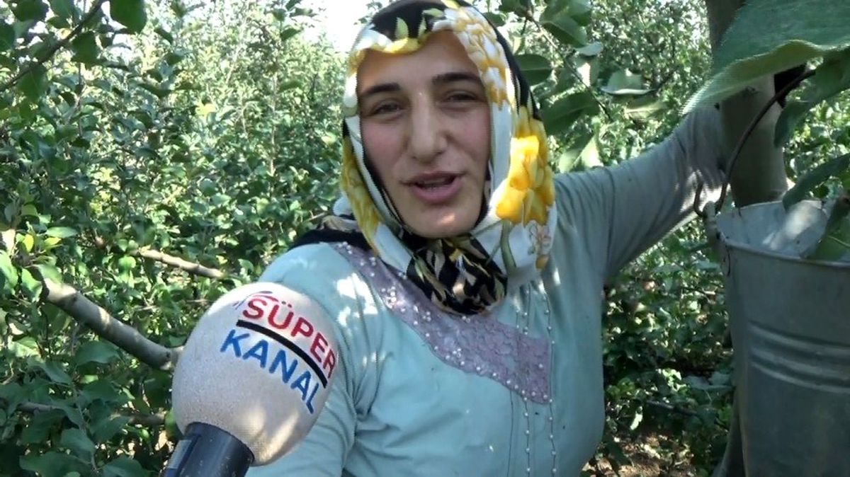 (Özel) Atama bekleyen bayan öğretmen gündelik işten parasını kazanıyor