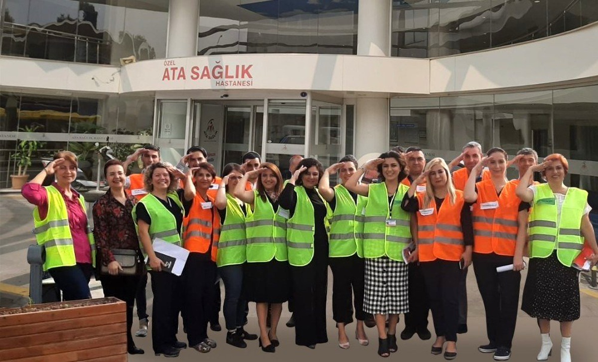 Sağlık çalışanlarından nefes kesen tatbikat sonrası Mehmetçiğe selam