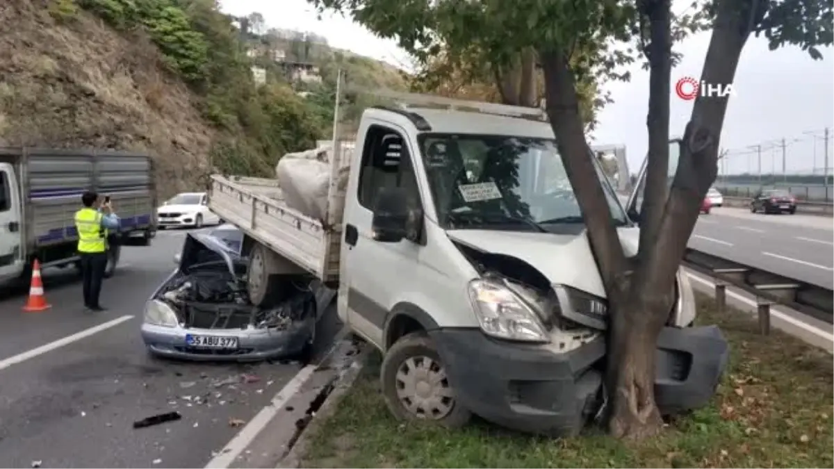 Samsun\'da otomobil kamyonetin altına girdi: 2 yaralı