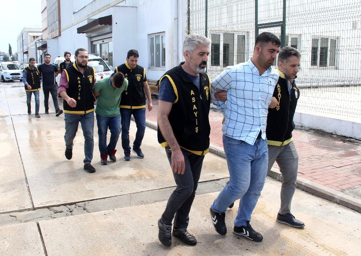 Silah sıkarak halkın huzurunu bozan 3 kişi tutuklandı