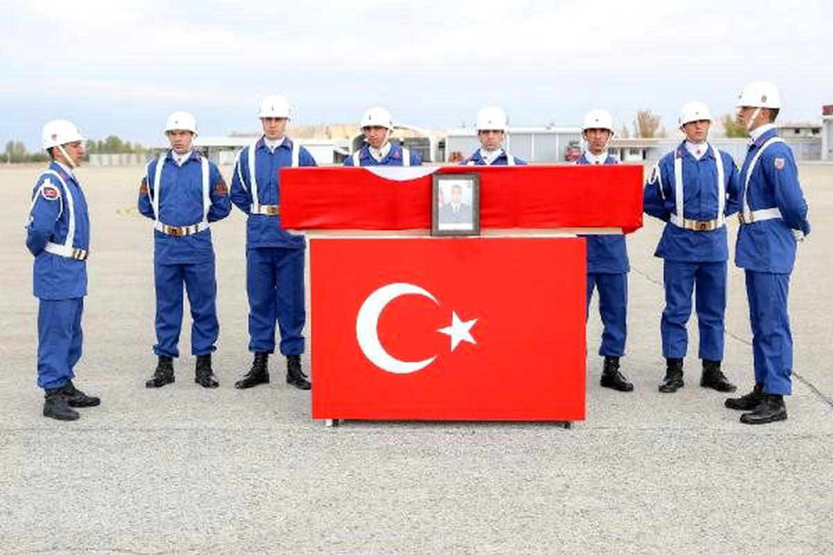 Van\'da askeri araca teröristler sınırdan ateş açtı: 1 şehit, 2 yaralı (2)
