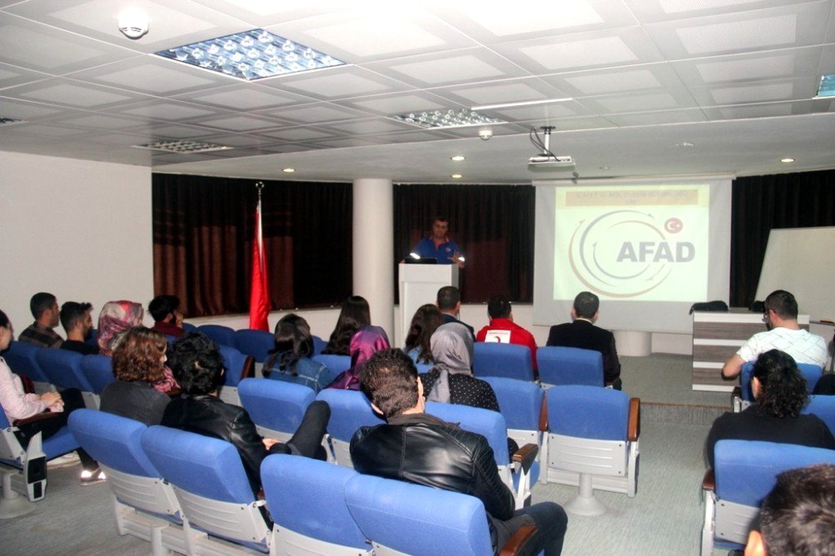 Van YYÜ\'de "Temel Afet Bilinci ve Deprem Eğitimi" semineri