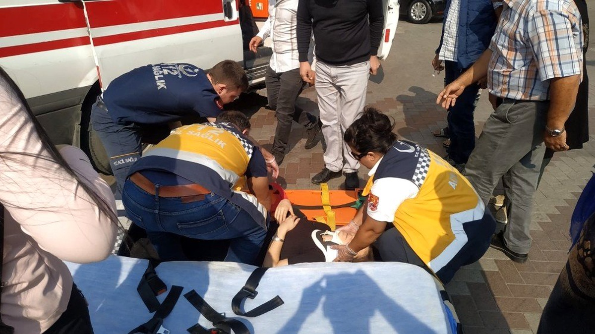 Yaya geçidindeki anne kıza çarpan motosikletli kaçtı