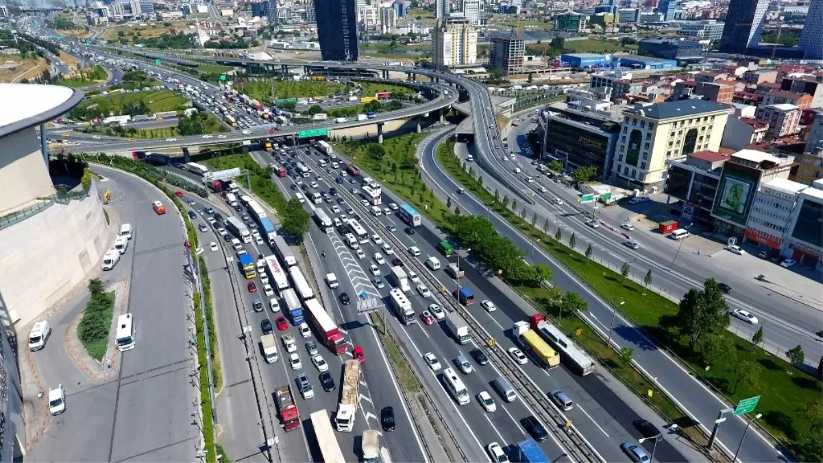 İstanbul\'da 29 Ekim kutlamaları nedeniyle bazı yollar trafiğe kapatılacak