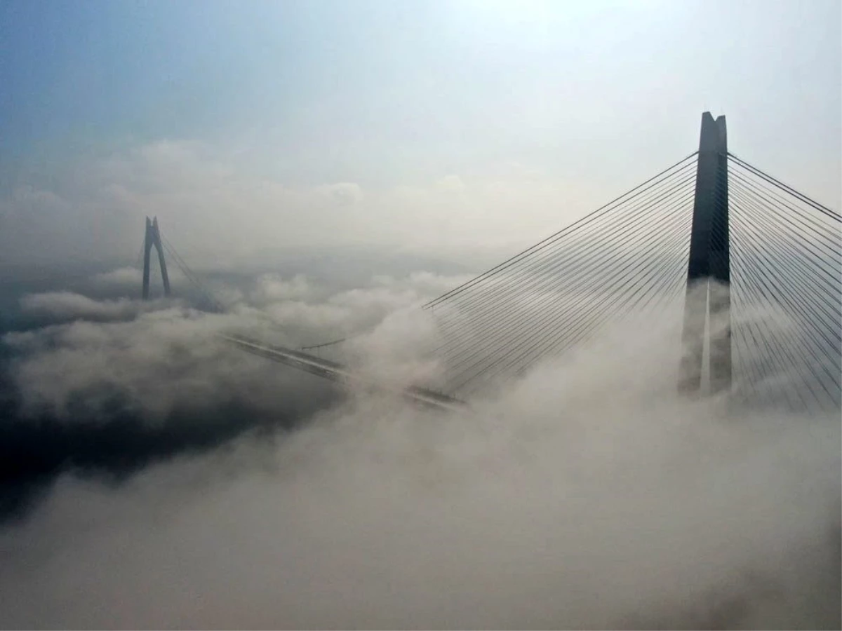 3.Köprü\'nün üzerinden süzülen sis havadan görüntülendi