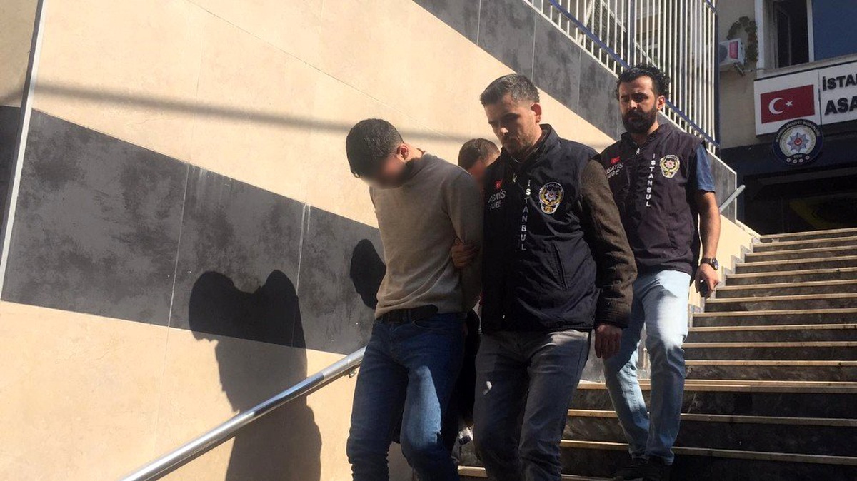 7 yıl önce bıçaklanan abisinin intikamı için arkadaşıyla cinayet işledi