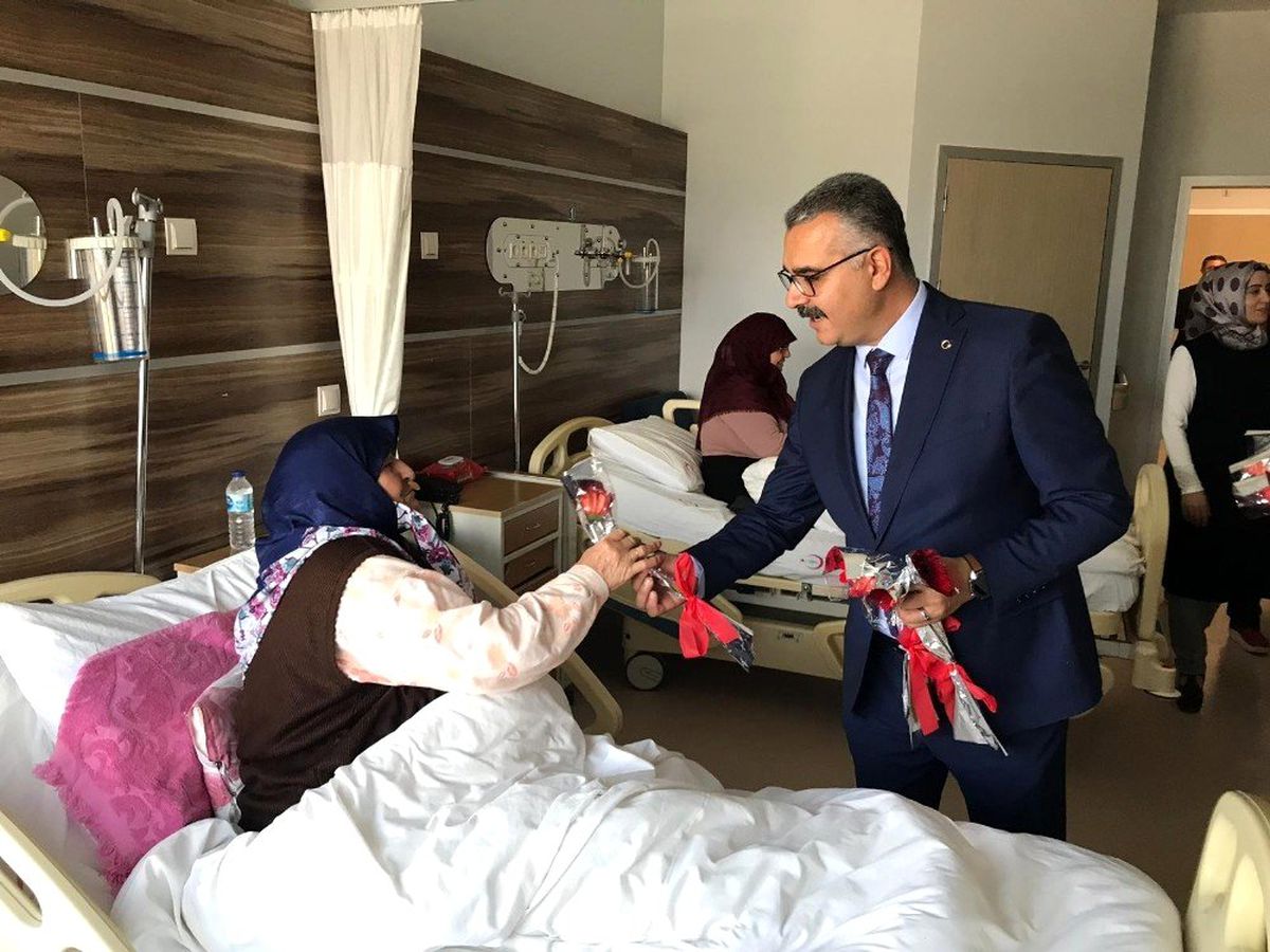 Ahlatcı\'dan hastane ziyareti