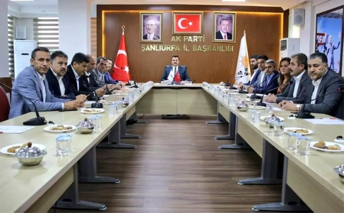 AK Parti İl Başkanı Yıldız ilçe başkanlarıyla bir araya geldi