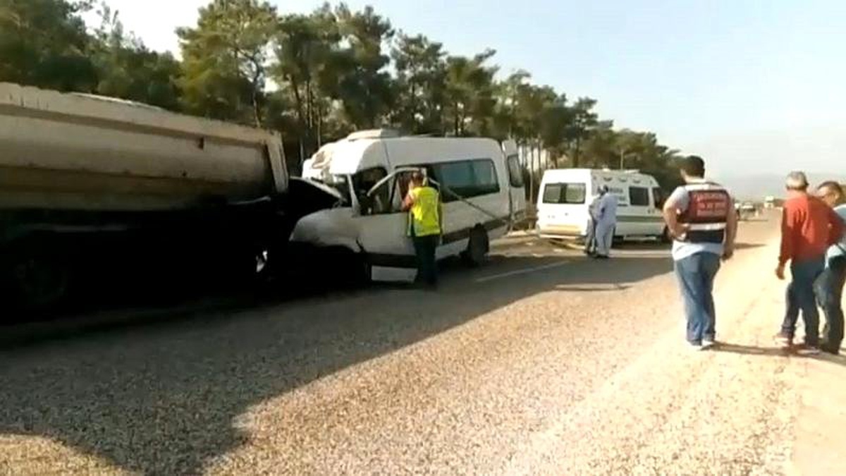 Akkuyu Nükleer Santrali\'nde çalışan Rus işçileri taşıyan araç kaza yaptı: En az 2 ölü