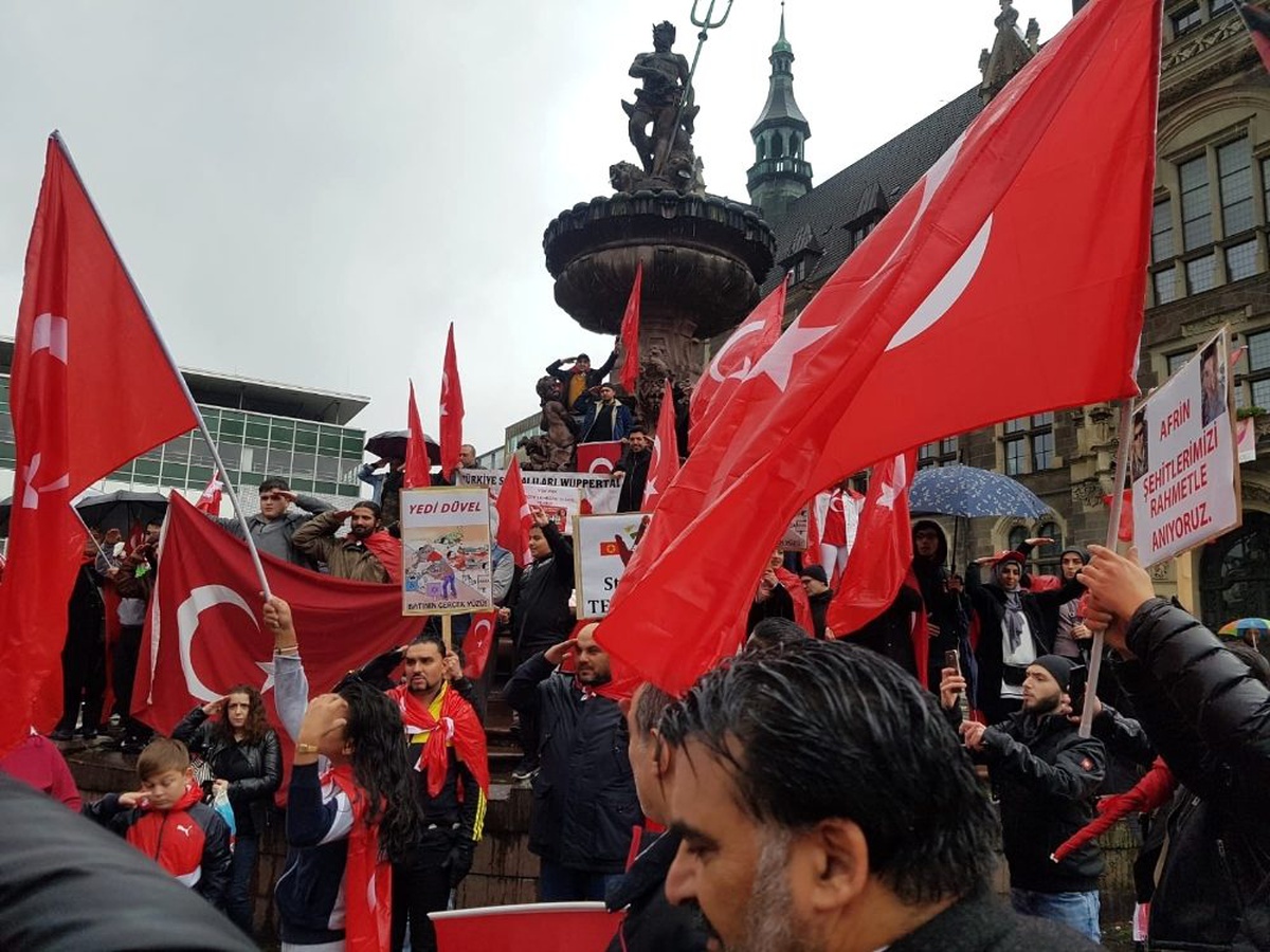 Almanya\'daki Türklerden Barış Pınarı Harekatı\'na destek