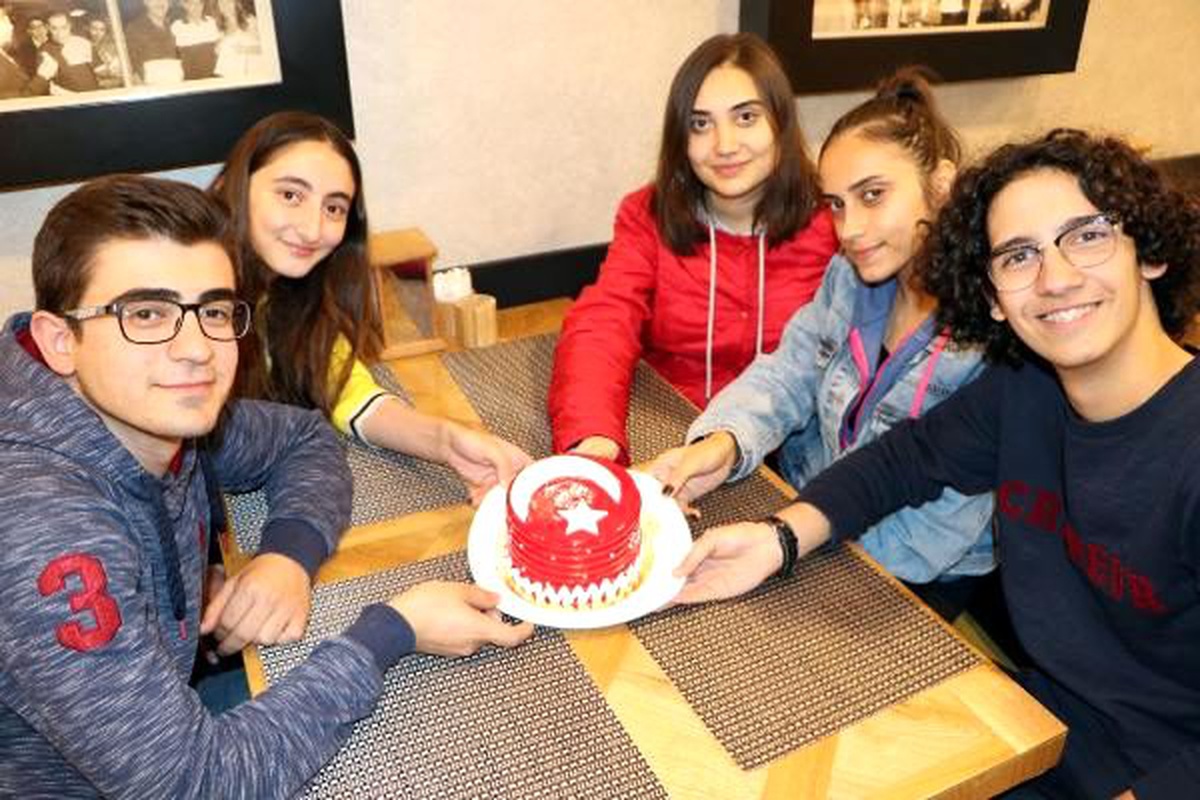 Ay-yıldızlı pastalara büyük ilgi