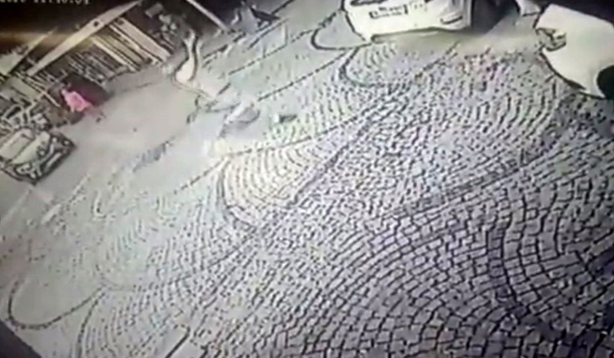 Balkondan atlayan kadını böyle tutmaya çalıştı