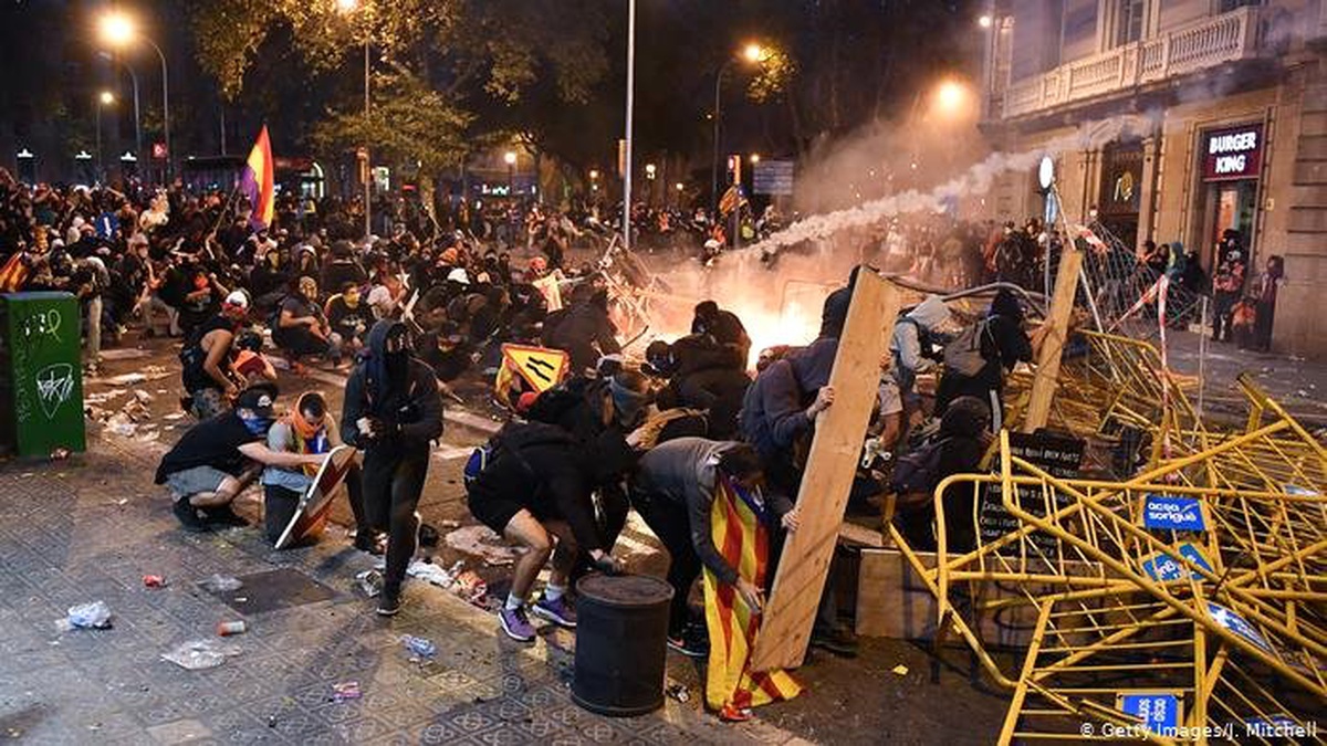 Barcelona\'da ayrılıkçılar polisle çatıştı