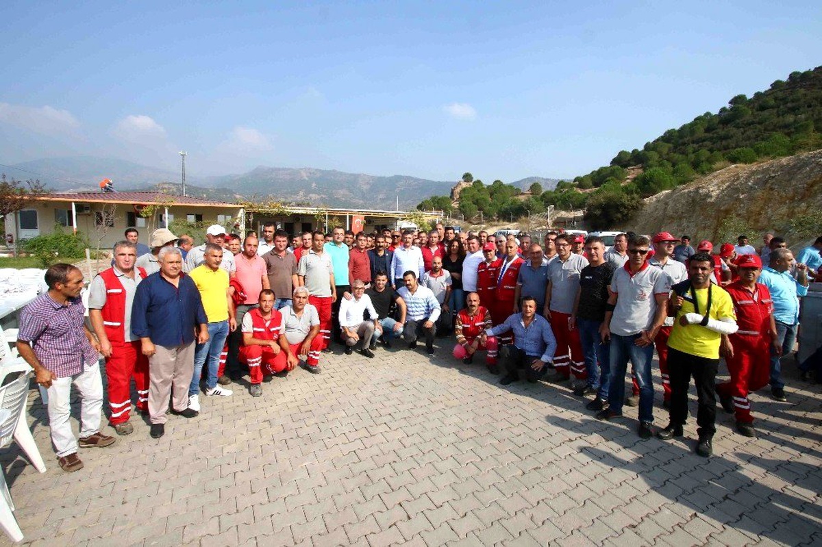 Başkan Sandal, "Önceliğimiz emekçilerin ve Bayraklı\'nın hakları"