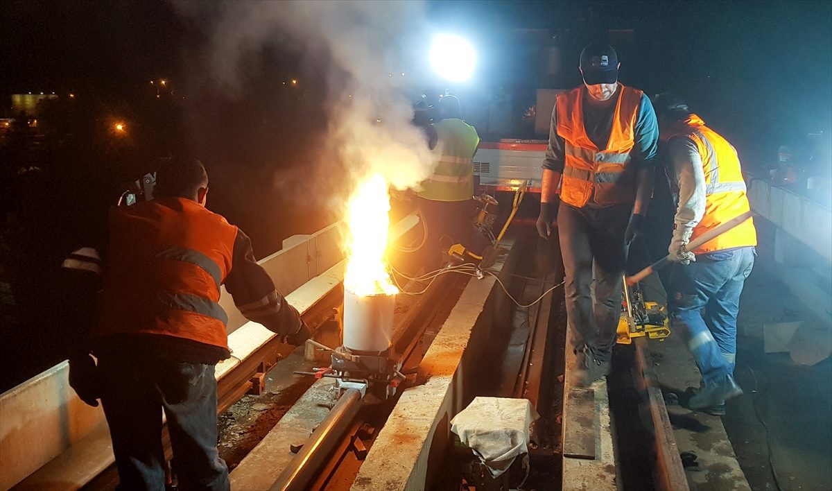 Başkentte aşınan metro rayları yenileniyor
