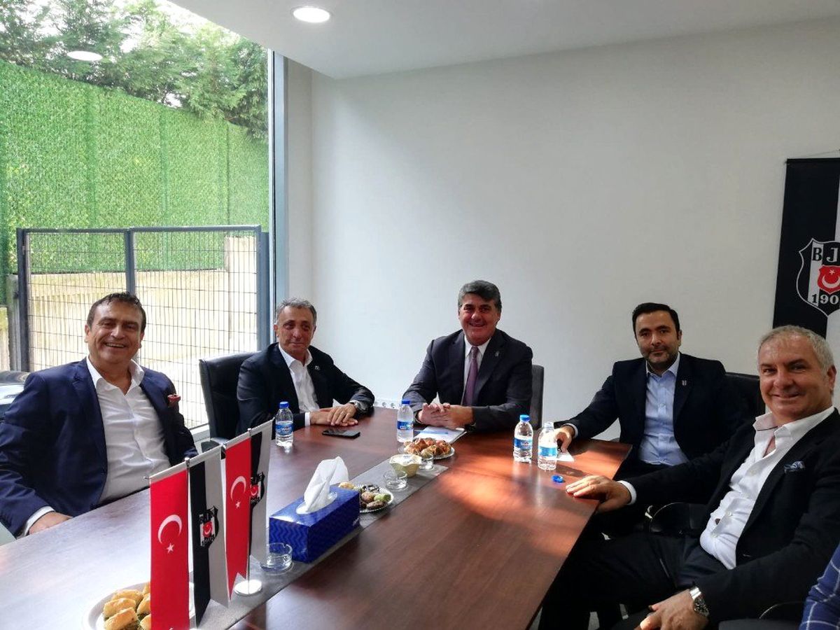 Beşiktaş\'ta seçim öncesi 2 aday bir araya geldi