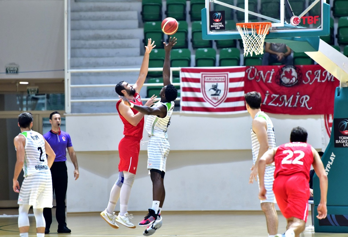 Bornova Belediyespor evinde hızlı başladı