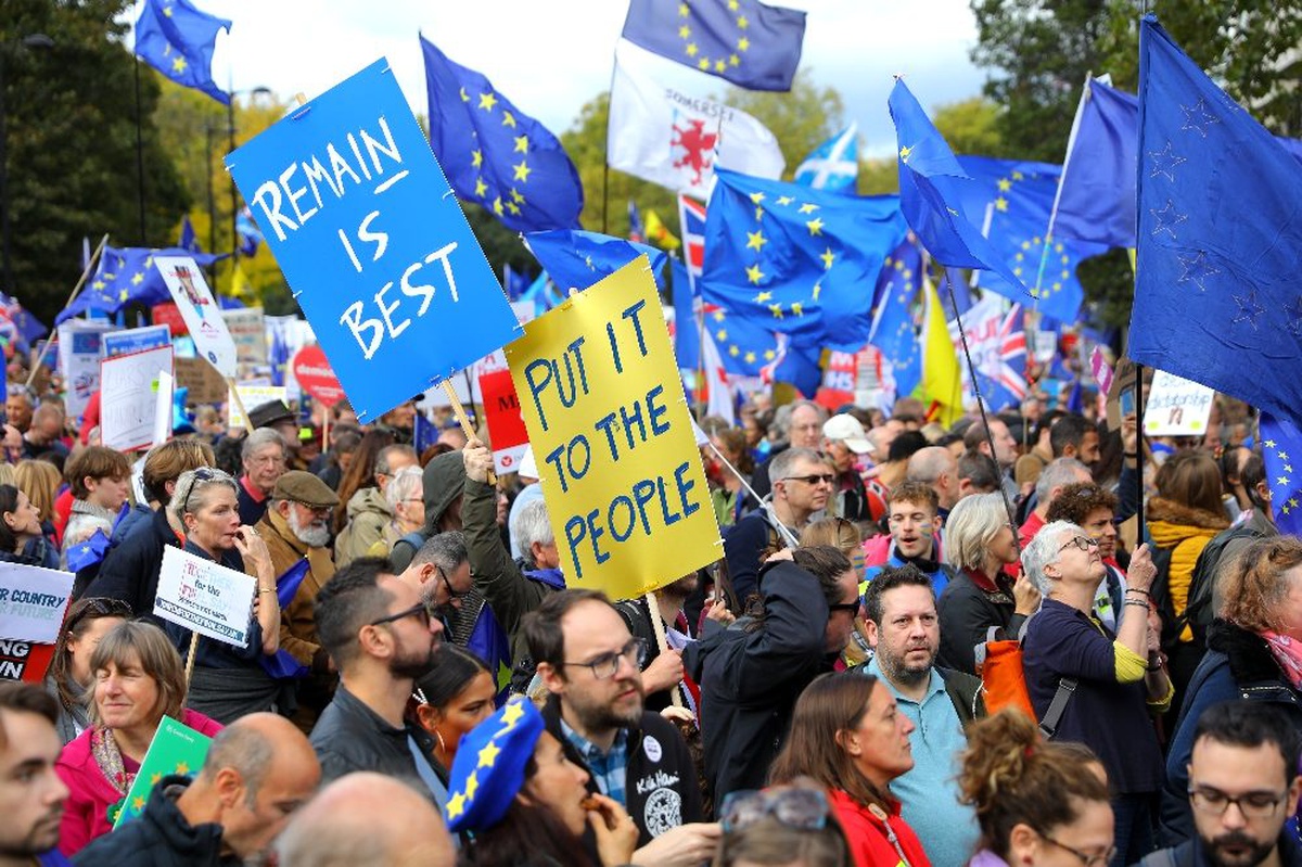 Brexit karşıtı yüz binlerce kişi sokağa döküldü