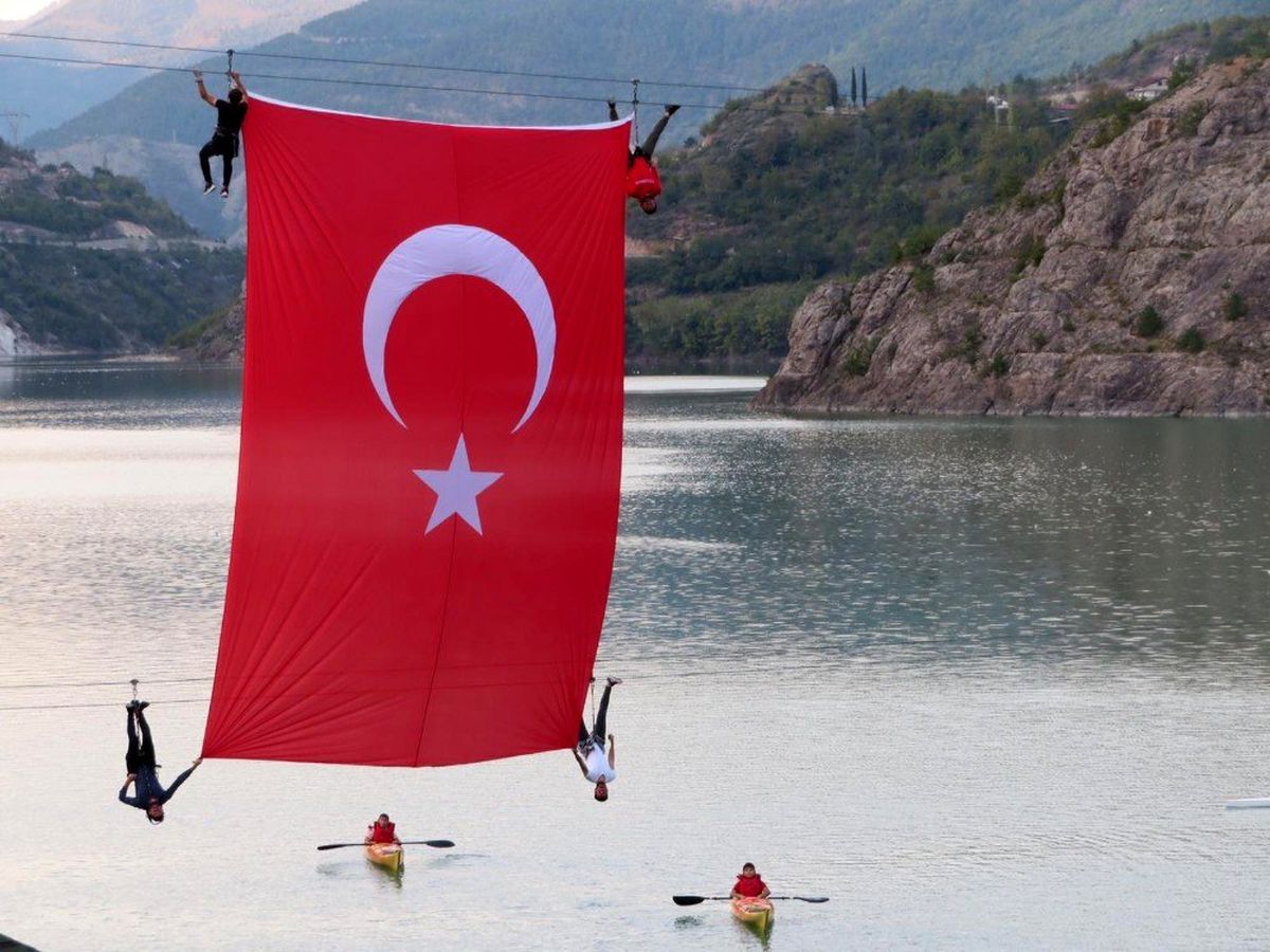 Çoruh nehri üzerinde Türk Bayrağı açtılar